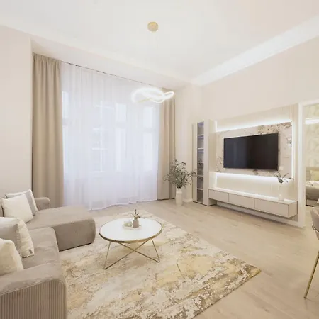 Luxurious & Elegance W18 Grand W' Balcony By Prestige Homes 아파트 *