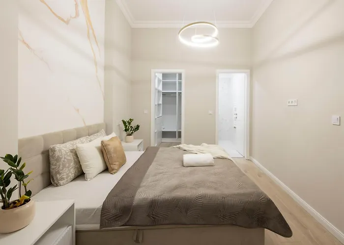 Luxurious & Elegance W18 Grand W' Balcony By Prestige Homes * בודפשט