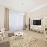 Luxurious & Elegance W18 Grand W' Balcony By Prestige Homes דירה *
