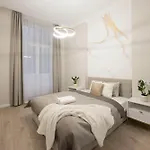 דירה Luxurious & Elegance W18 Grand W' Balcony By Prestige Homes
