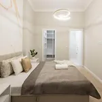 Luxurious & Elegance W18 Grand W' Balcony By Prestige Homes * בודפשט