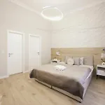 דירה Luxurious & Elegance W18 Grand W' Balcony By Prestige Homes