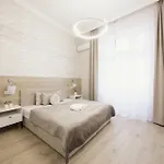 Luxurious & Elegance W18 Grand W' Balcony By Prestige Homes דירה