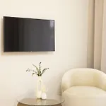 Luxurious & Elegance W18 Grand W' Balcony By Prestige Homes דירה בודפשט