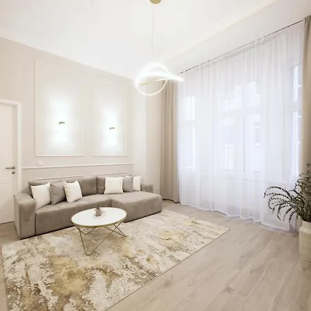 Luxurious & Elegance W18 Grand W' Balcony By Prestige Homes Apartment Budapest