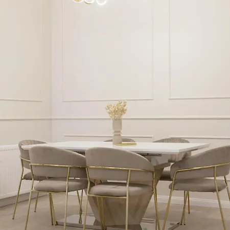Apartment Luxurious & Elegance W18 Grand W' Balcony By Prestige Homes *
