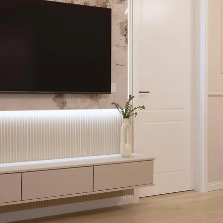 Luxurious & Elegance W18 Grand W' Balcony By Prestige Homes Budapest