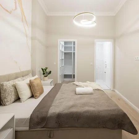 Luxurious & Elegance W18 Grand W' Balcony By Prestige Homes * Budapest