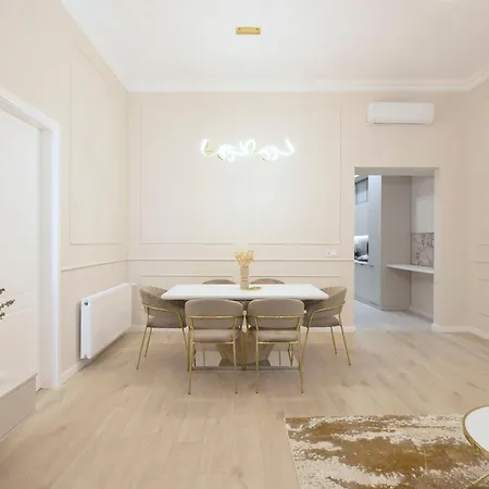 Apartment Luxurious & Elegance W18 Grand W' Balcony By Prestige Homes *