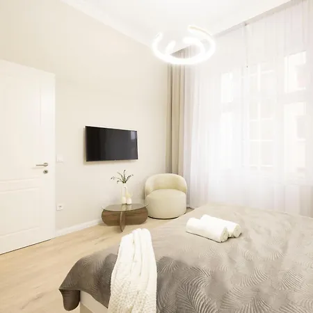 Luxurious & Elegance W18 Grand W' Balcony By Prestige Homes Apartment *