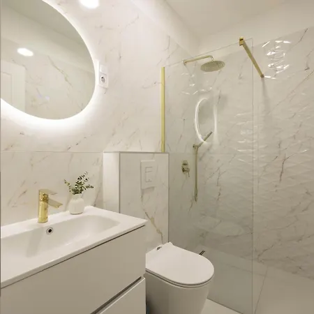 Luxurious & Elegance W18 Grand W' Balcony By Prestige Homes Apartment Budapest