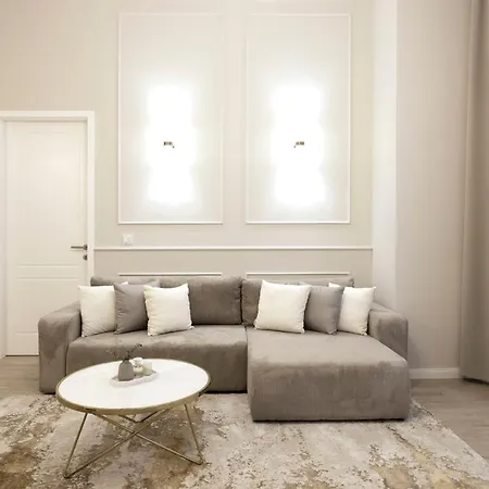 Luxurious & Elegance W18 Grand W' Balcony By Prestige Homes Apartment *