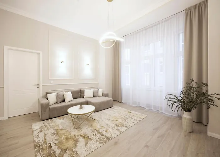 Luxurious & Elegance W18 Grand W' Balcony By Prestige Homes Lägenhet Budapest