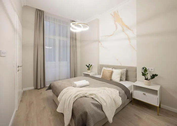 Lägenhet Luxurious & Elegance W18 Grand W' Balcony By Prestige Homes
