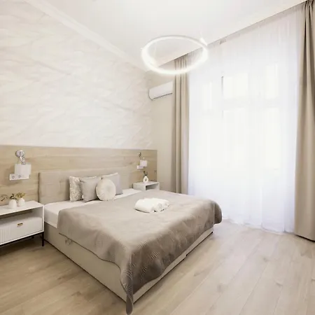 Luxurious & Elegance W18 Grand W' Balcony By Prestige Homes Lejlighed